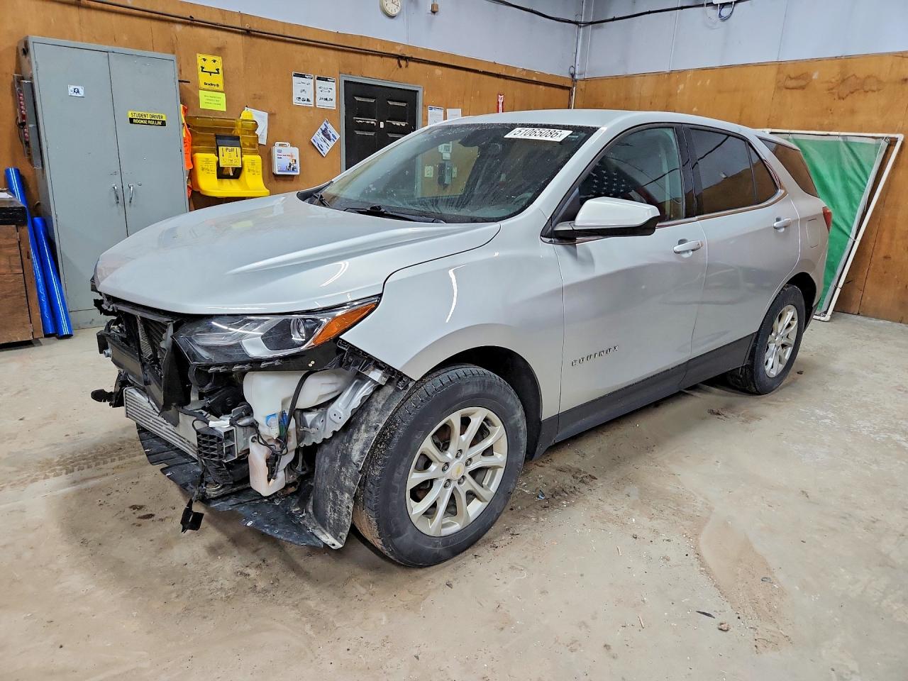 Salvage Chevrolet Equinox Image