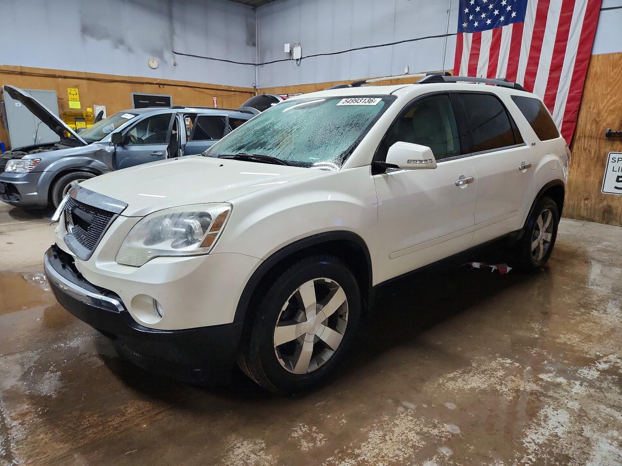 Salvage GMC Acadia Image