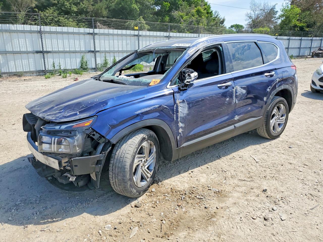 Salvage Hyundai SANTA FE Image