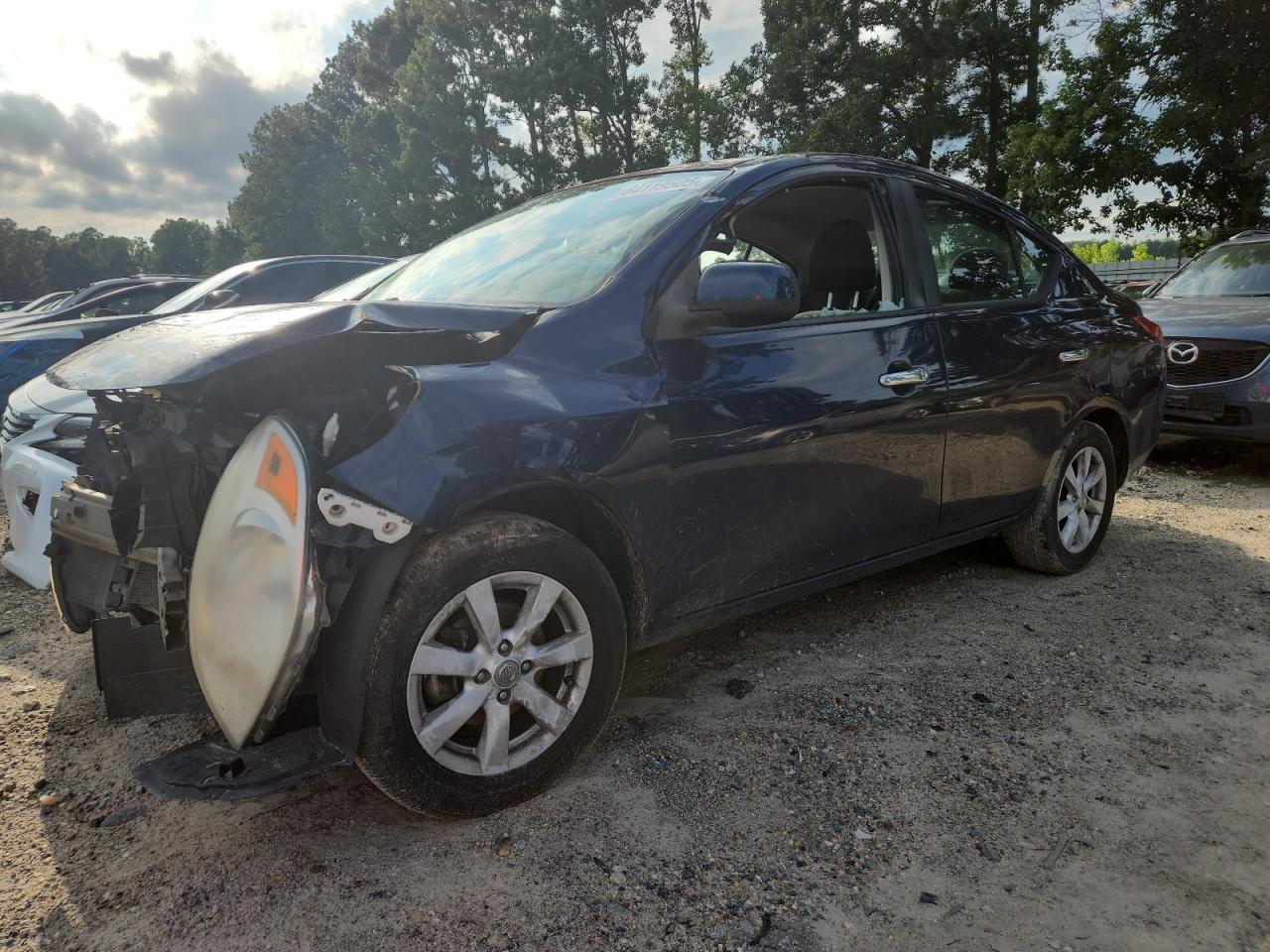 Salvage Nissan Versa Image