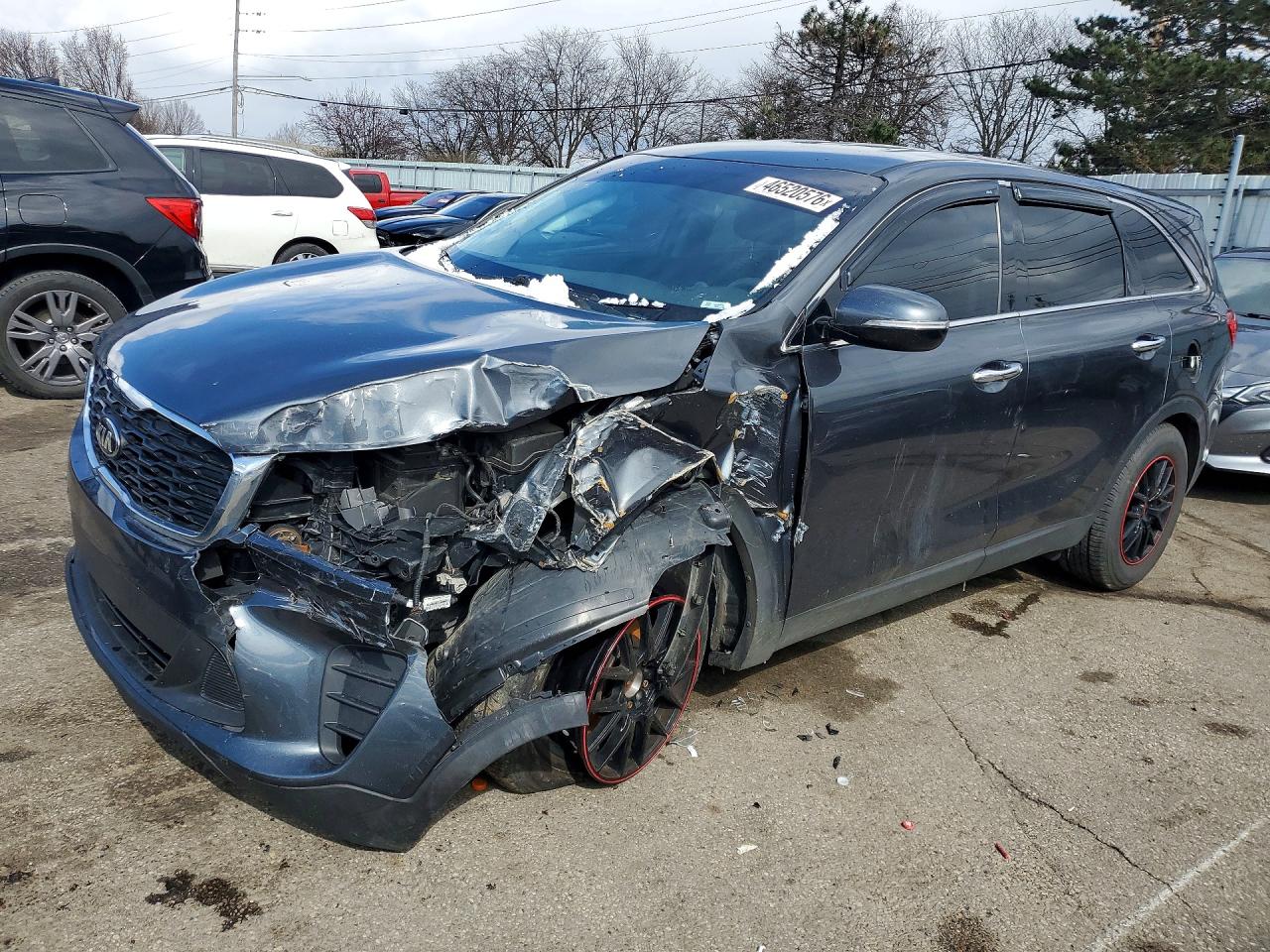 Salvage Kia Sorento Image