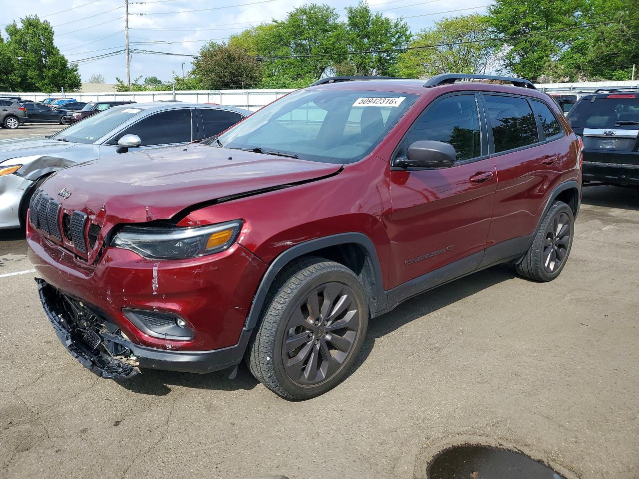 Salvage Jeep Cherokee Image
