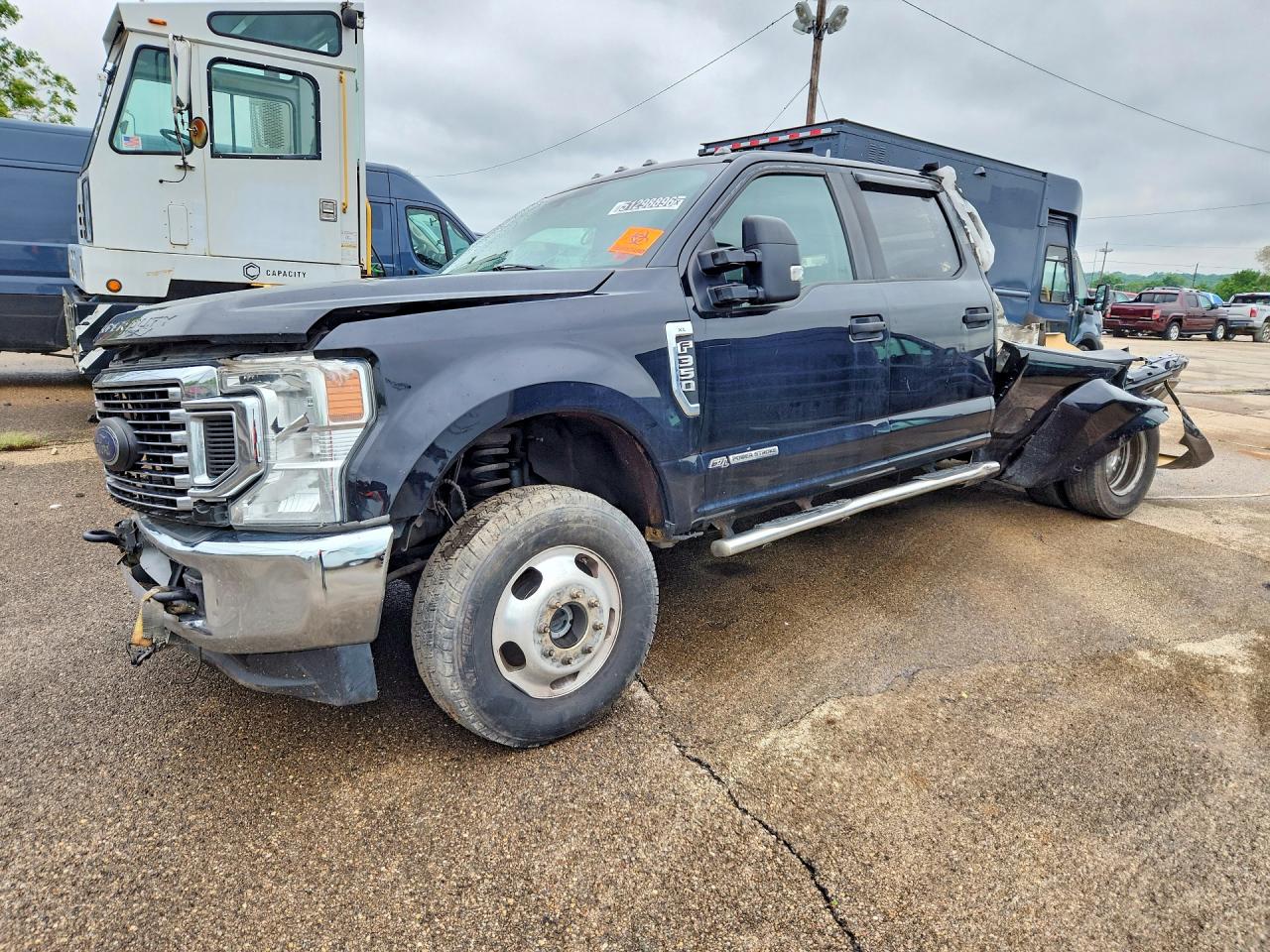 Salvage Ford F-350 Image