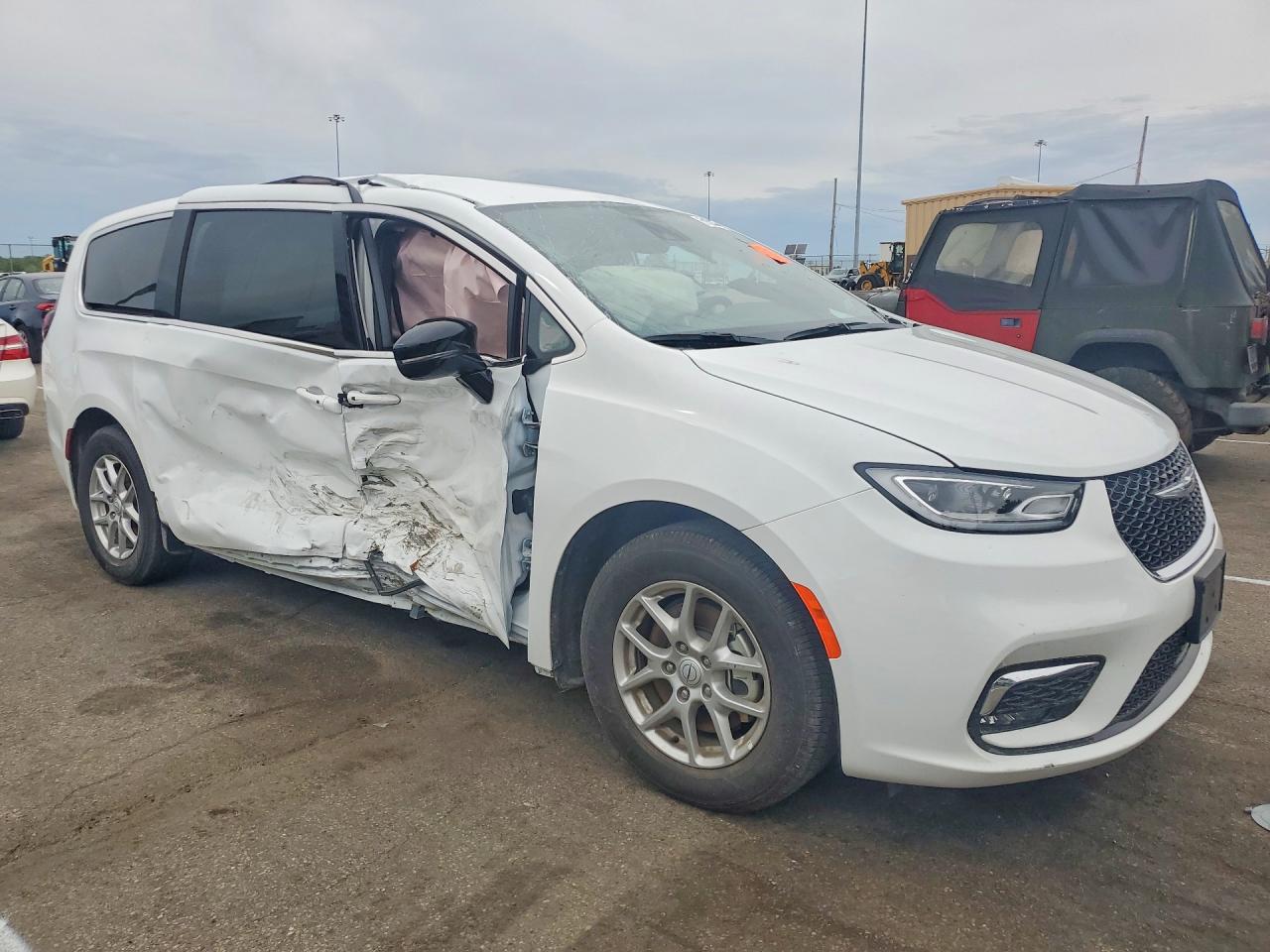 Chrysler Pacifica Select