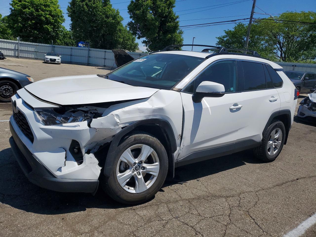 Salvage Toyota RAV4 Image