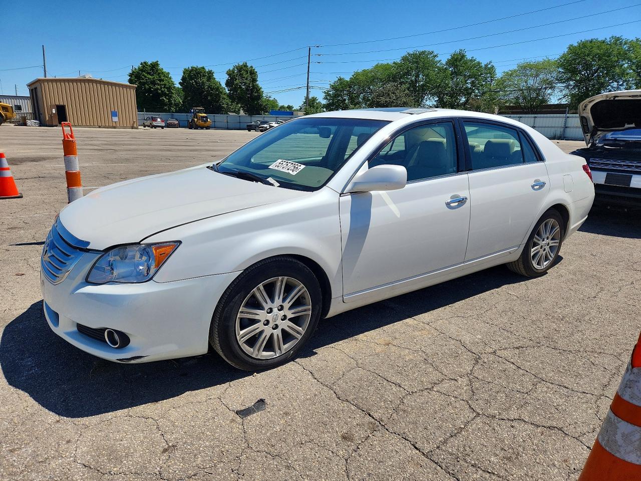 Salvage Toyota Avalon Image