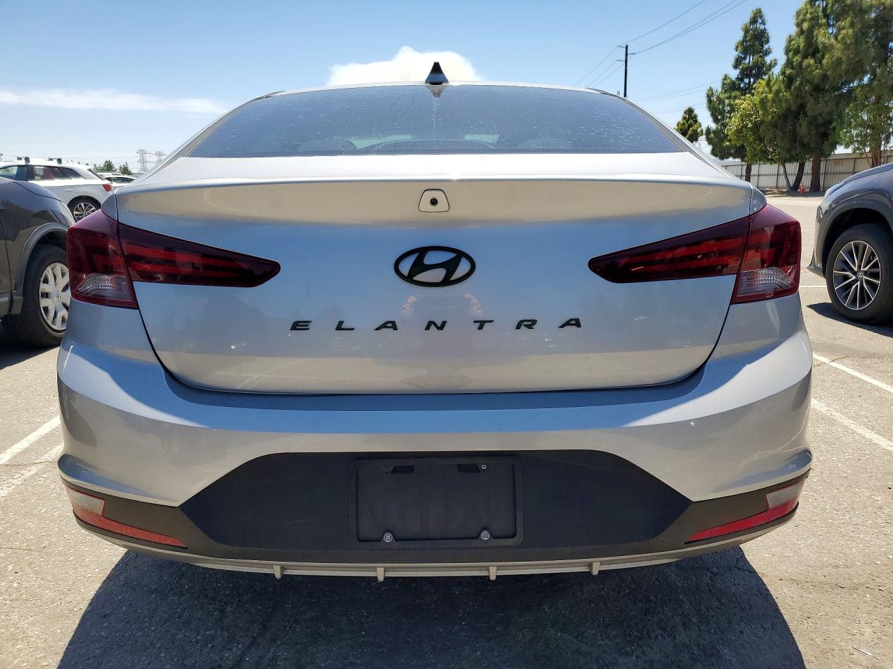 Hyundai ELANTRA Sel