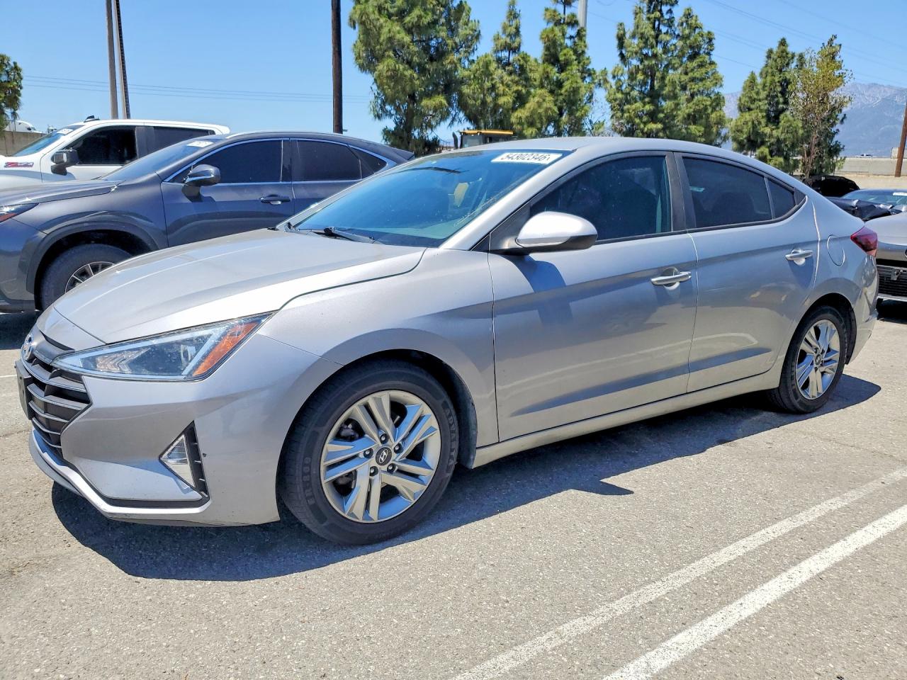 Salvage Hyundai ELANTRA Image