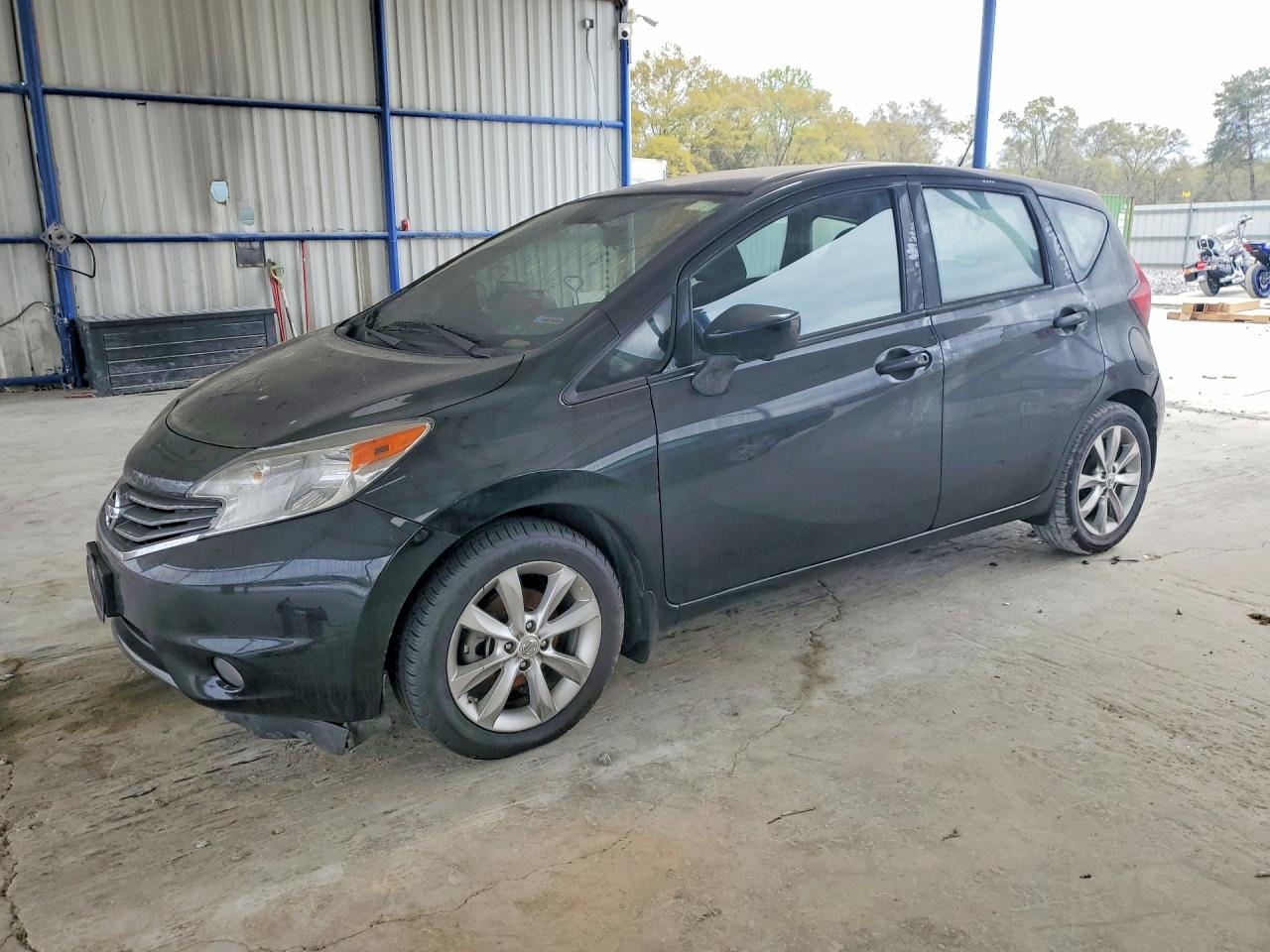 Salvage Nissan Versa Image