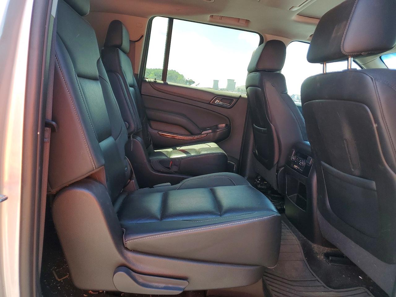Chevrolet Suburban C1500 Ltz
