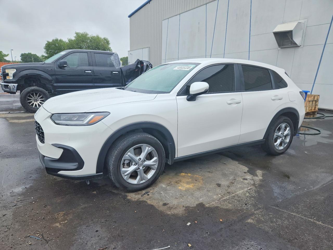Salvage Honda HR-V Image
