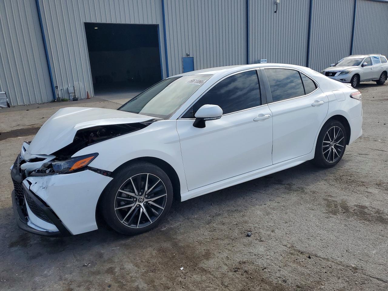 Salvage Toyota Camry Image