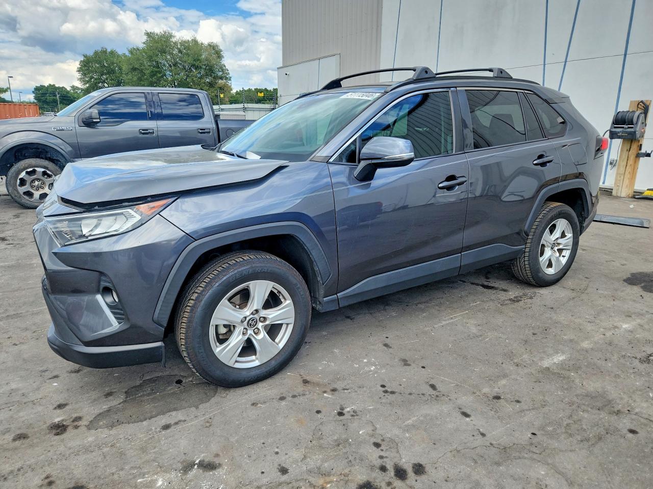 Salvage Toyota RAV4 Image