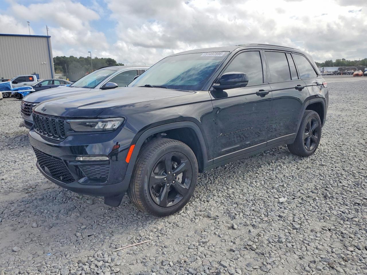 Salvage Jeep Cherokee Image