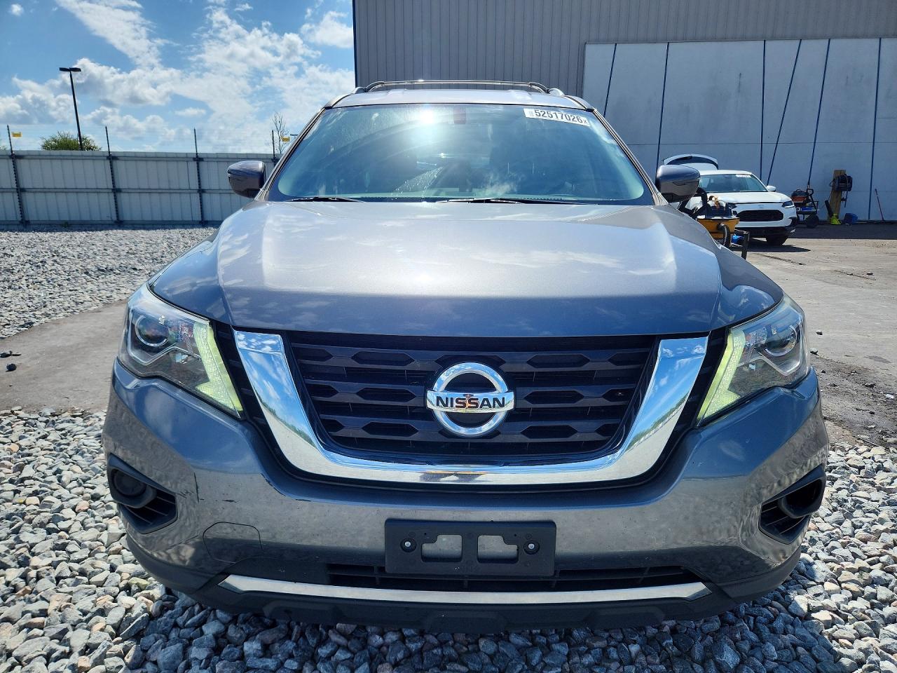Nissan Pathfinder S