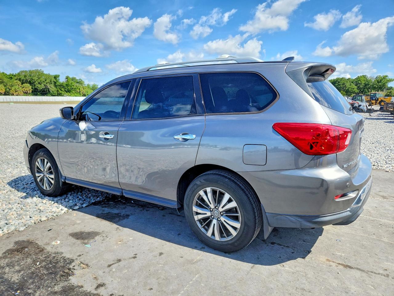Nissan Pathfinder S