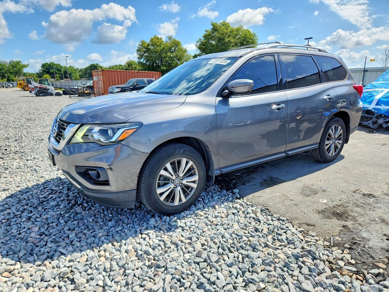 Salvage Nissan Pathfinder Image