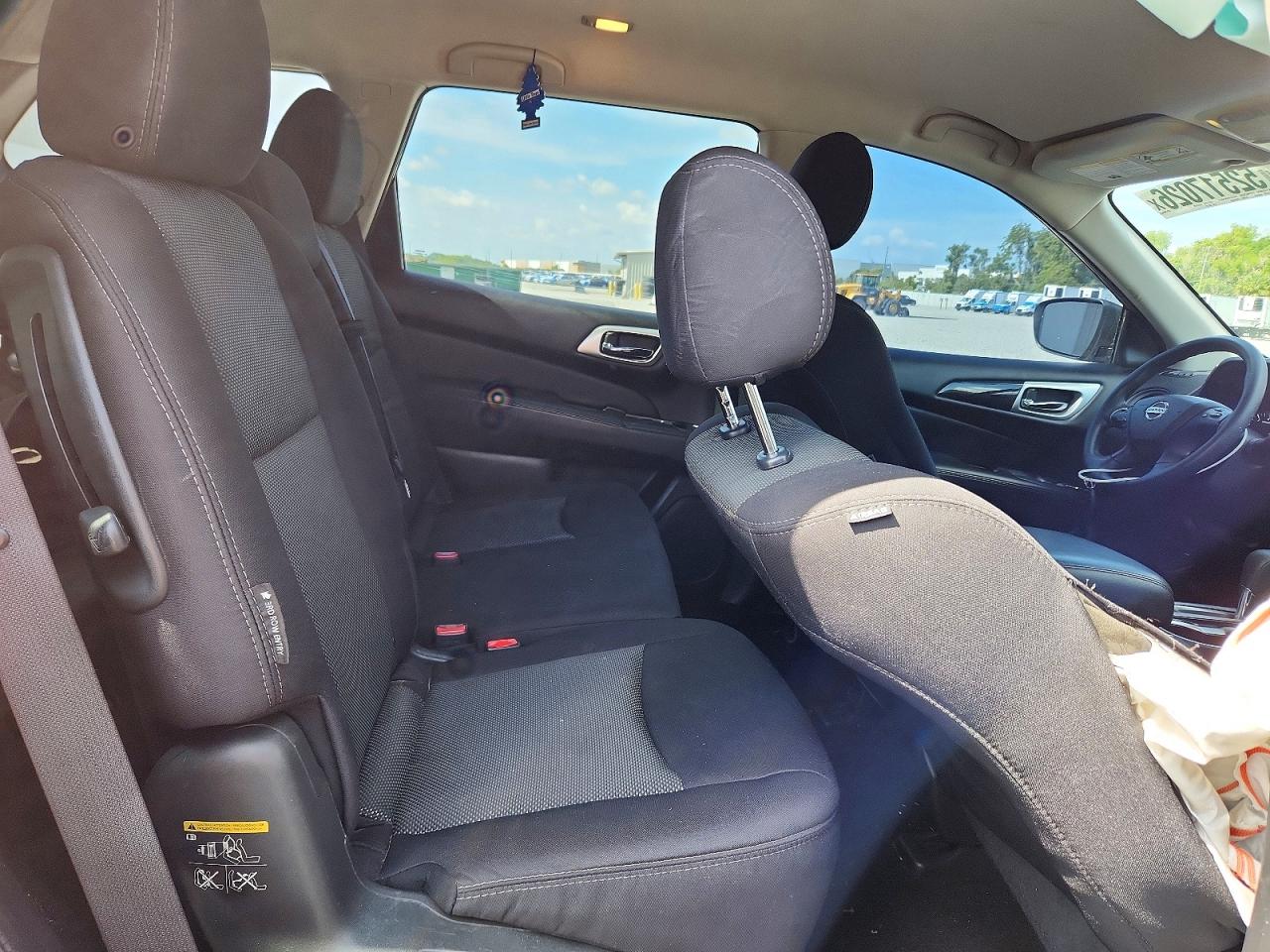 Nissan Pathfinder S