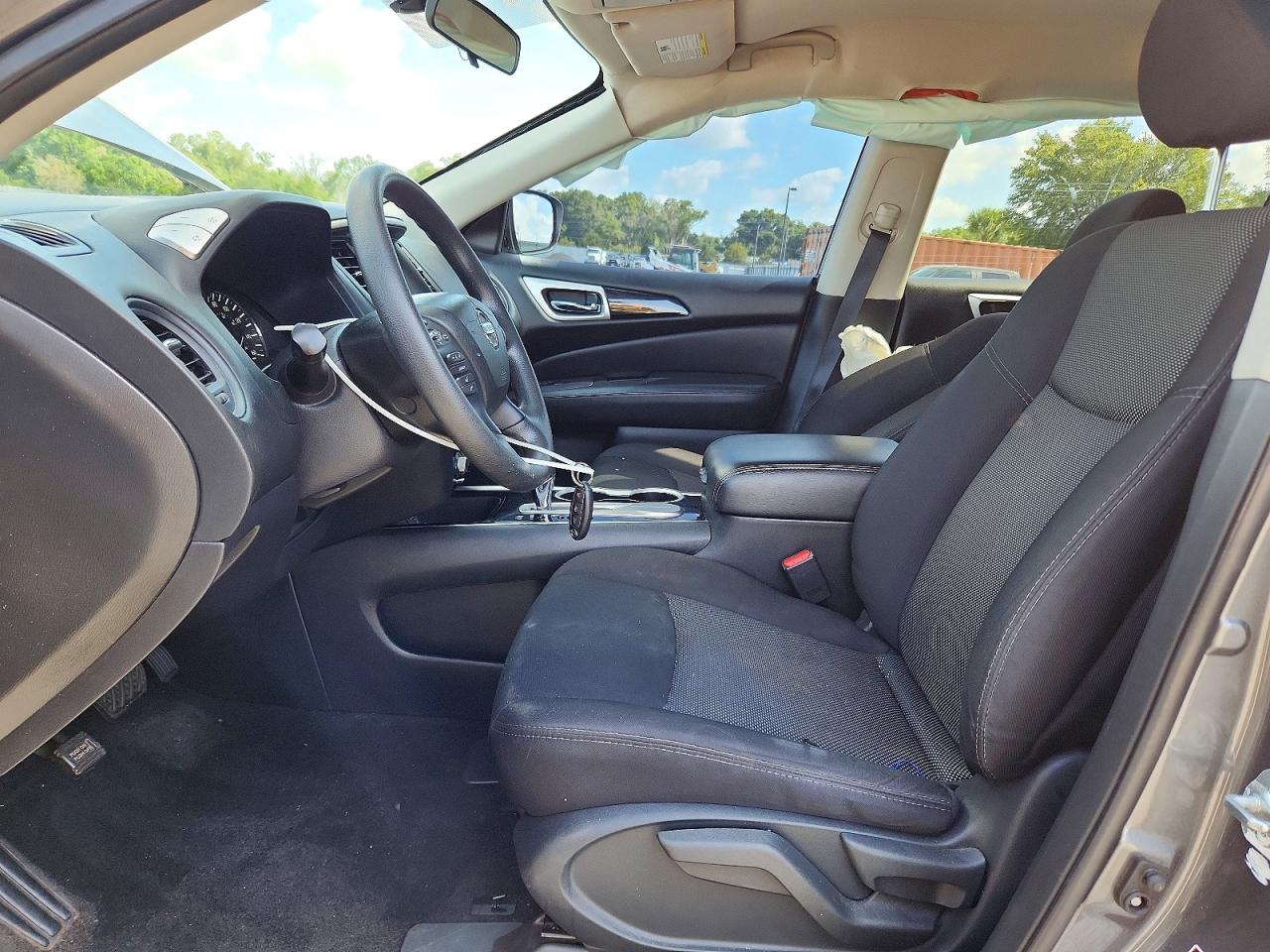 Nissan Pathfinder S
