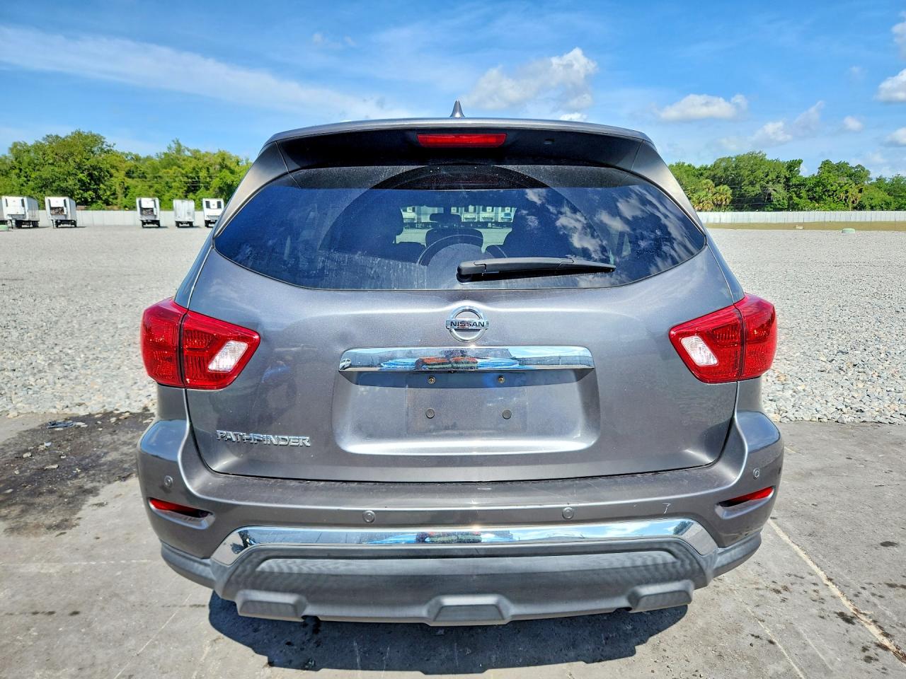 Nissan Pathfinder S
