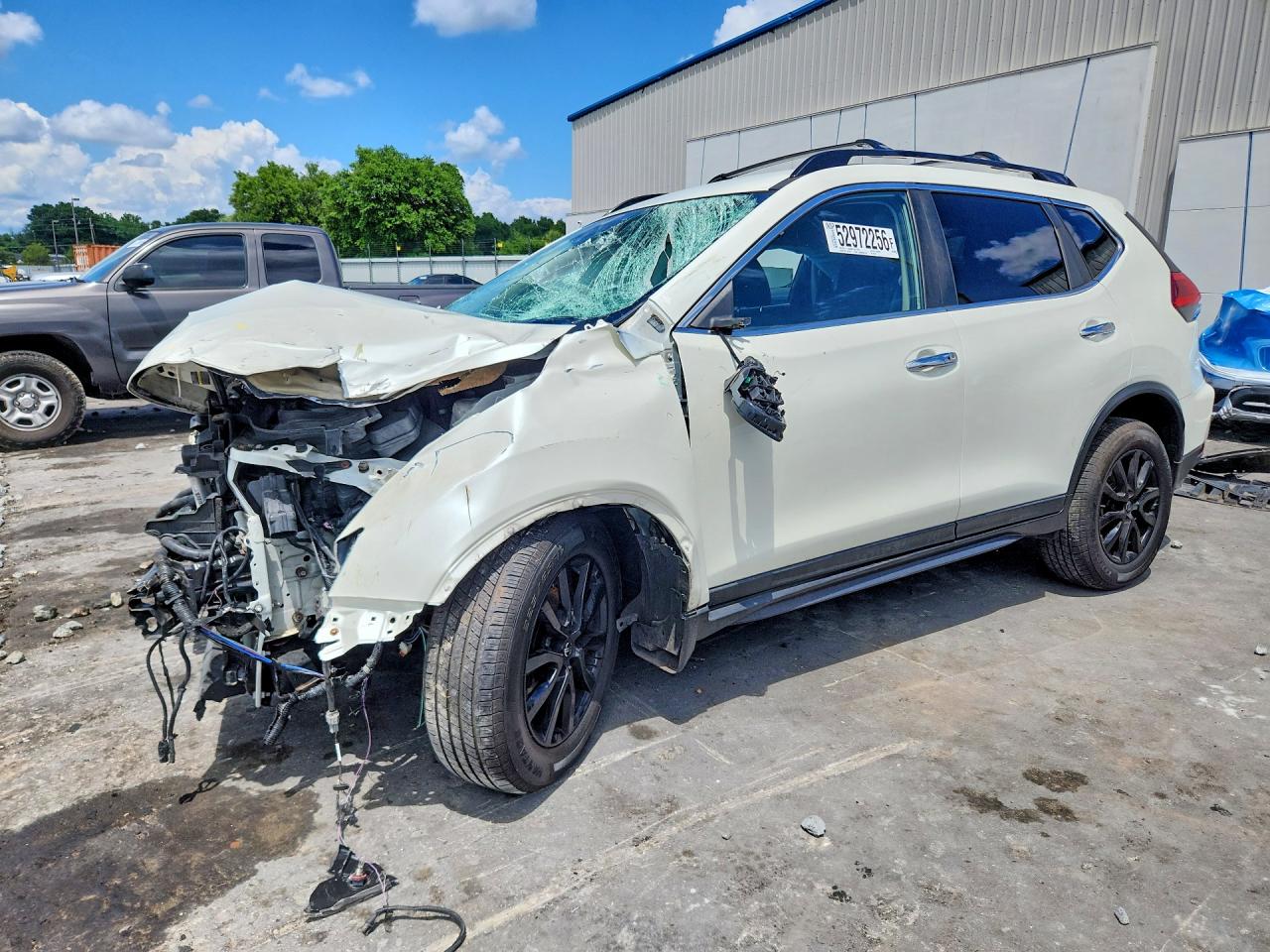 Salvage Nissan Rogue Image