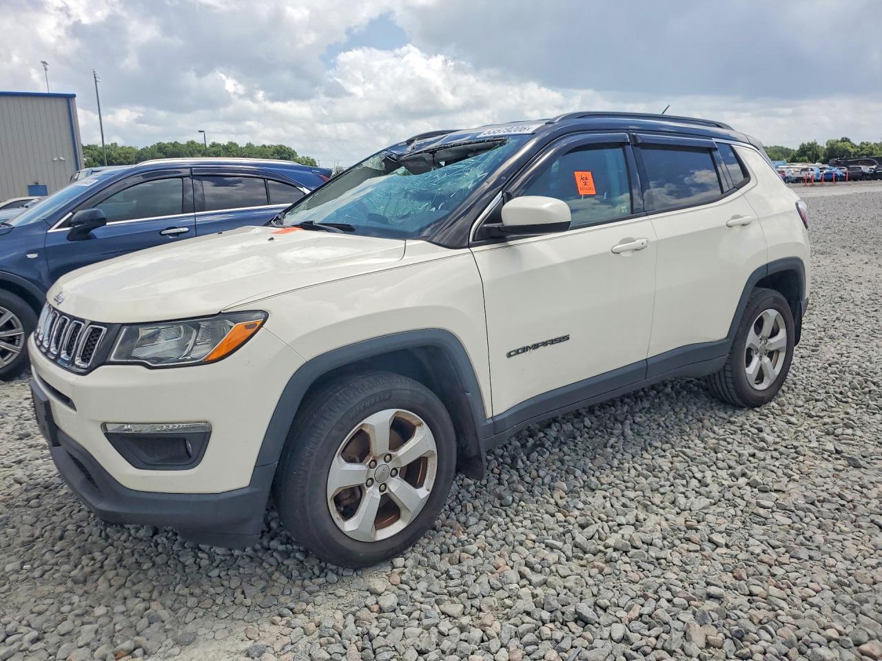 Salvage Jeep Compass Image