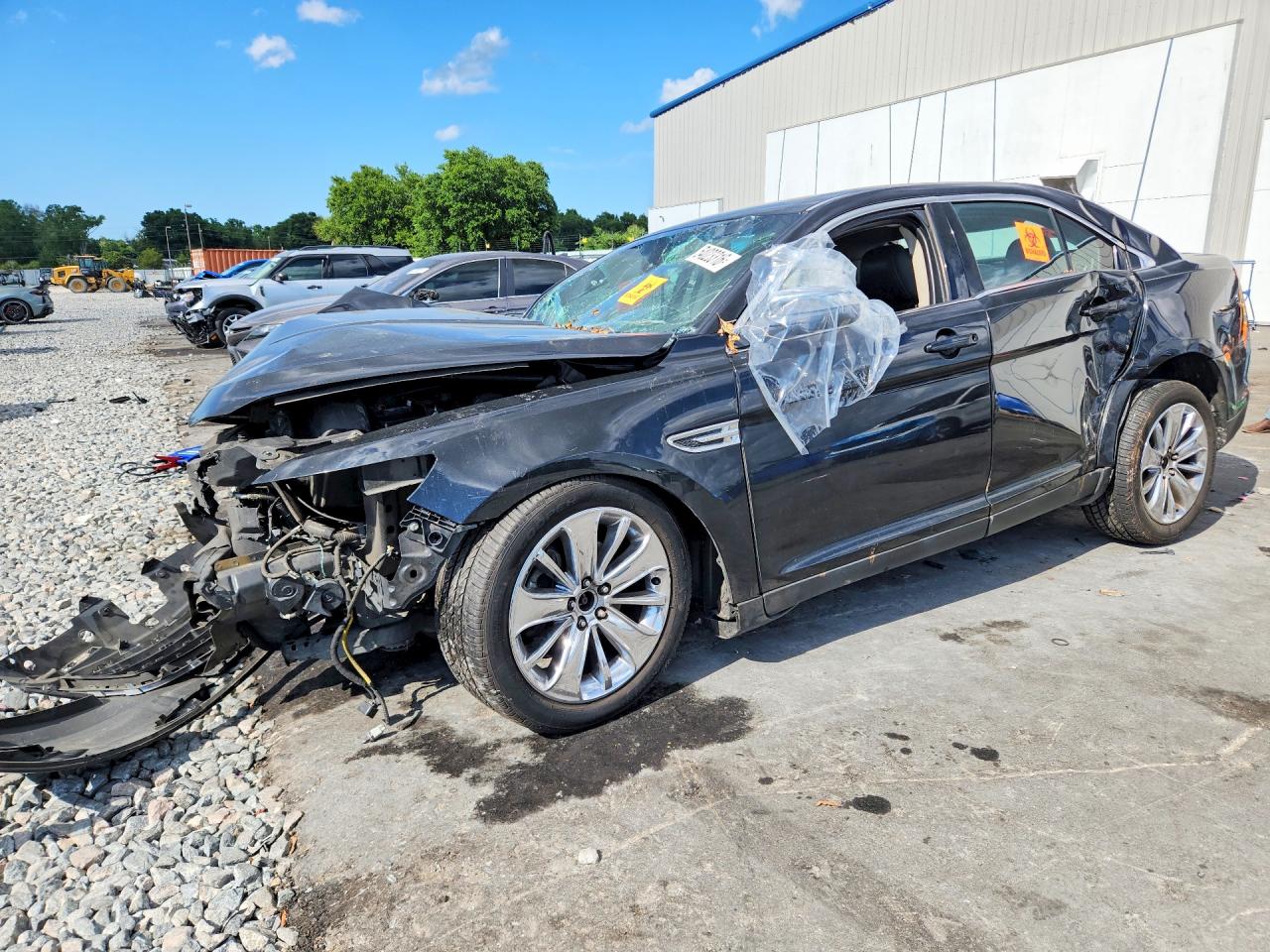 Salvage Ford Taurus Image