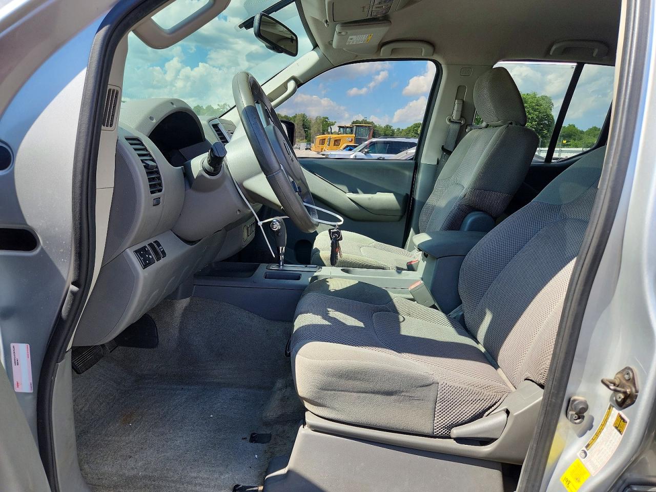 Nissan Frontier S