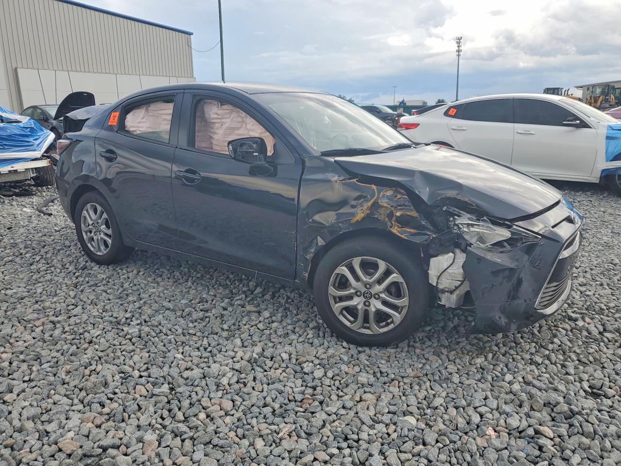 Toyota Yaris Base