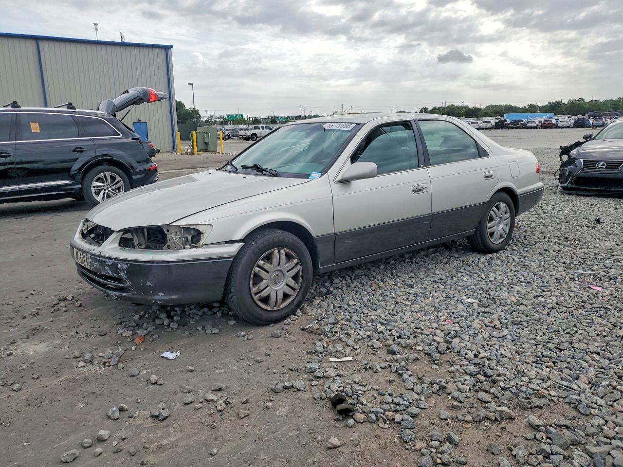Salvage Toyota Camry Image