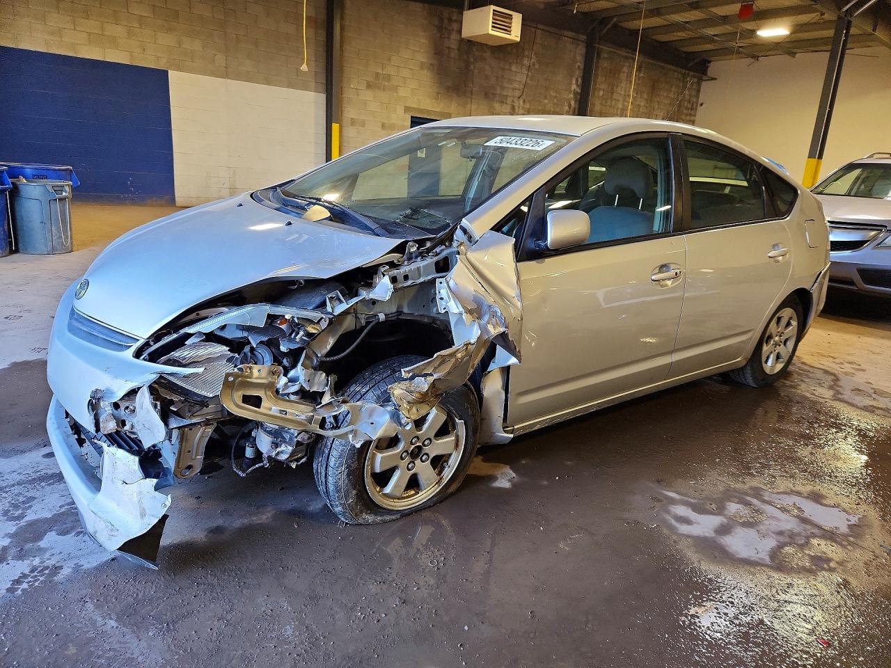 Salvage Toyota Prius Image