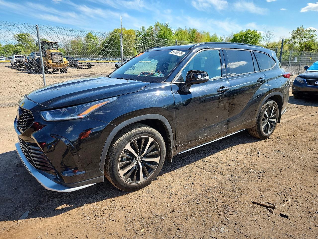 Salvage Toyota Highlander Image