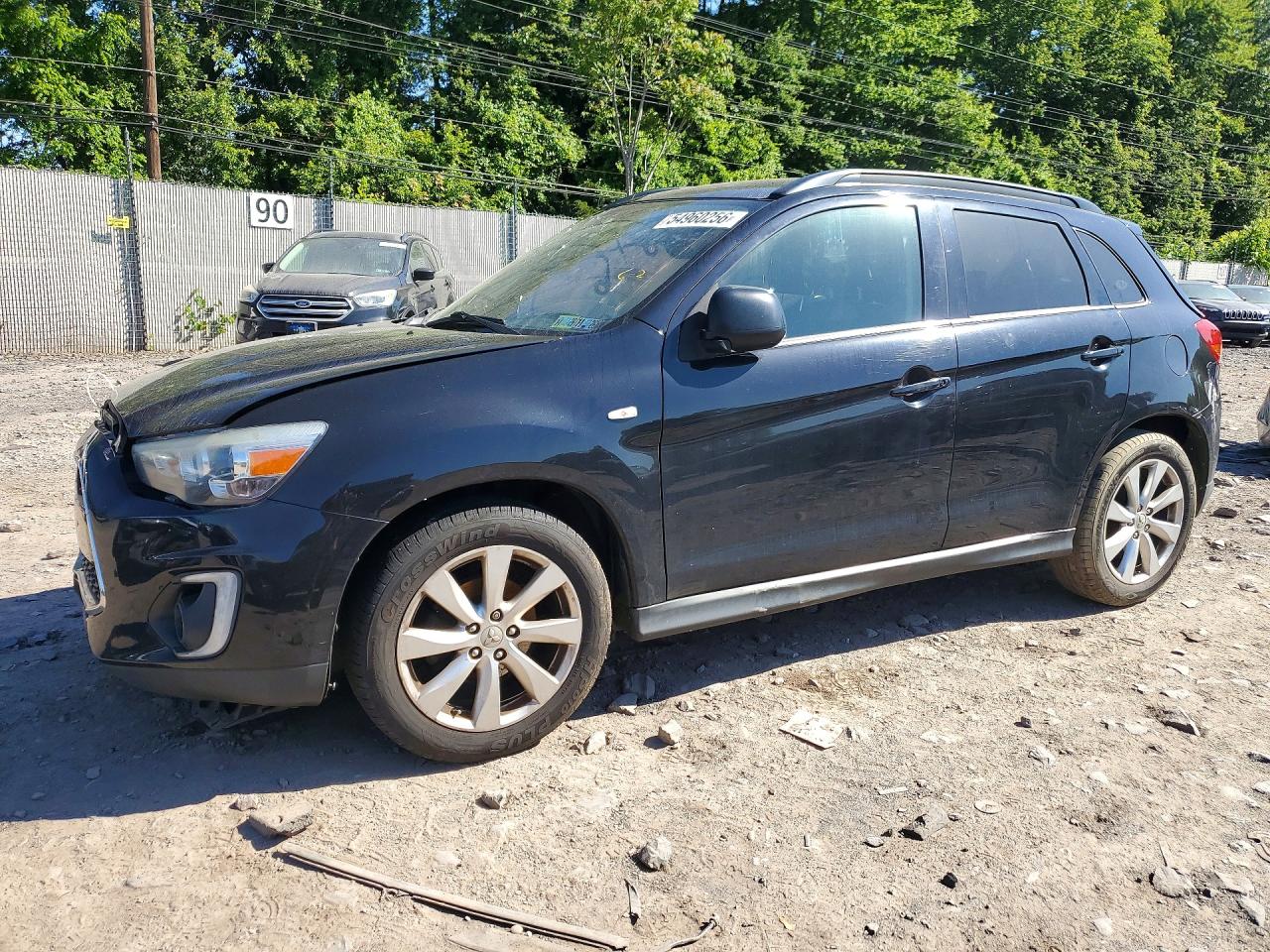 Salvage Mitsubishi Outlander Image