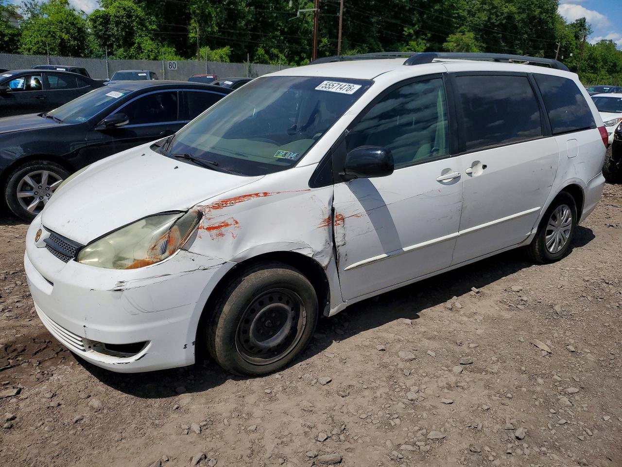 Salvage Toyota Sienna Image