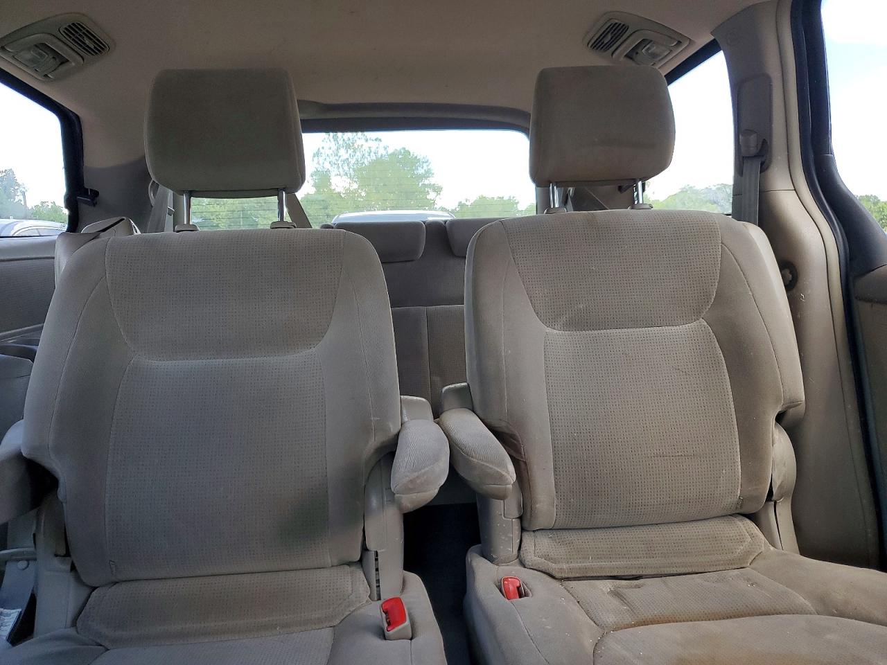 Toyota Sienna Le 7 Passenger
