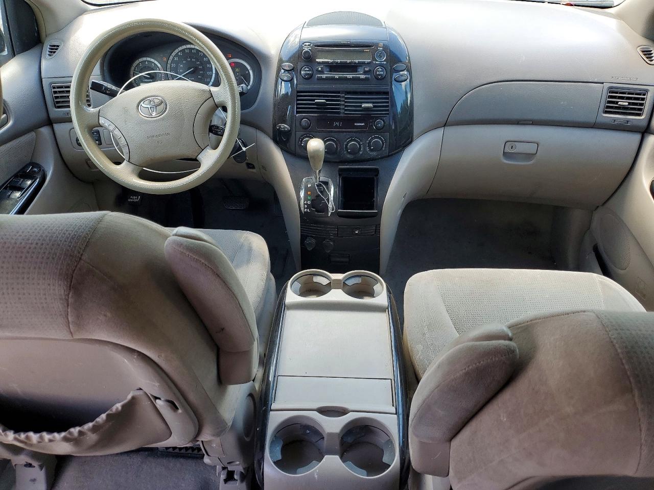 Toyota Sienna Le 7 Passenger