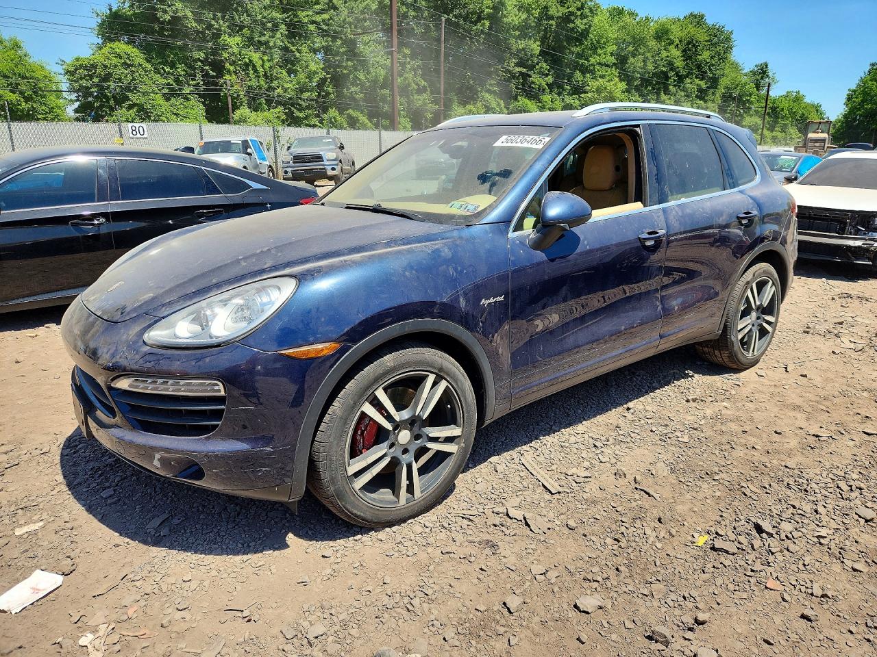 Salvage Porsche Cayenne Image