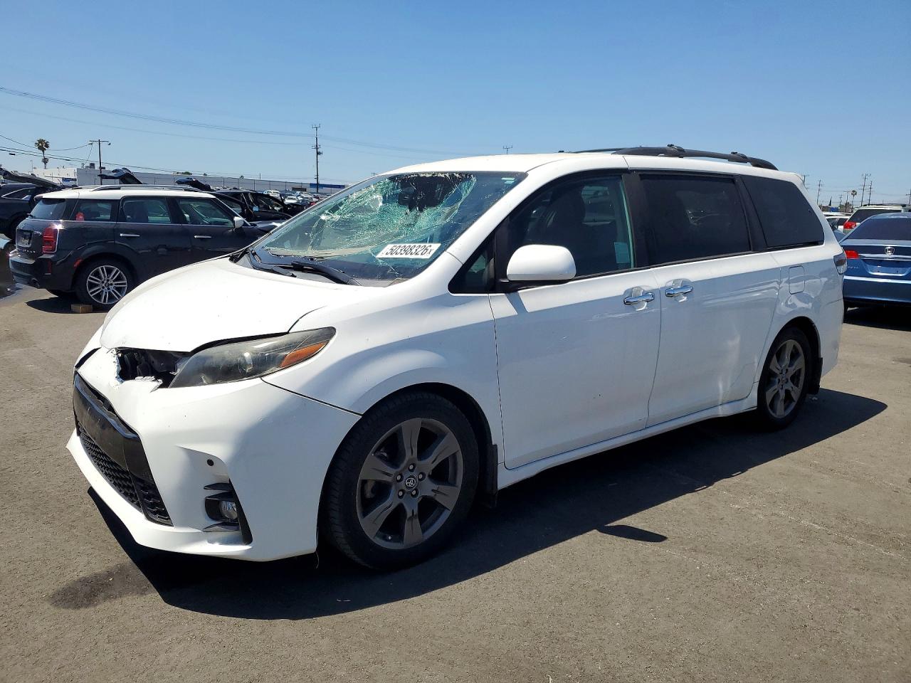 Salvage Toyota Sienna Image
