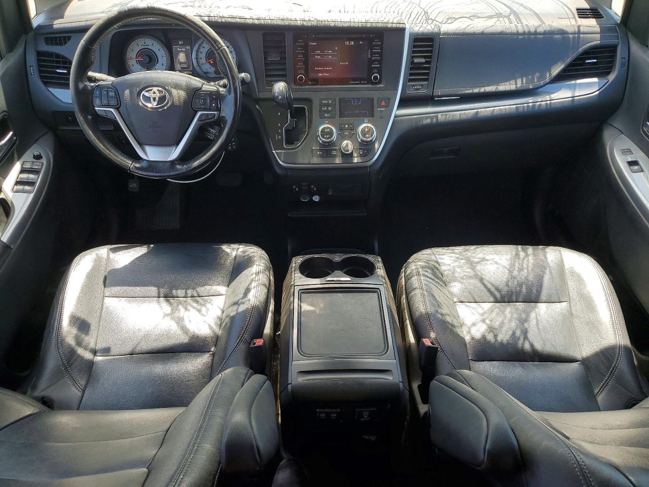 Toyota Sienna Se 8-passenger