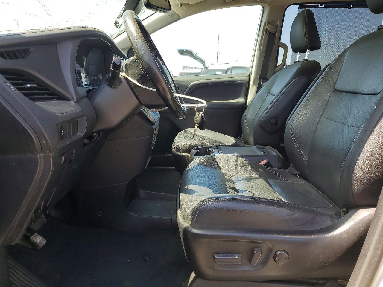 Toyota Sienna Se 8-passenger
