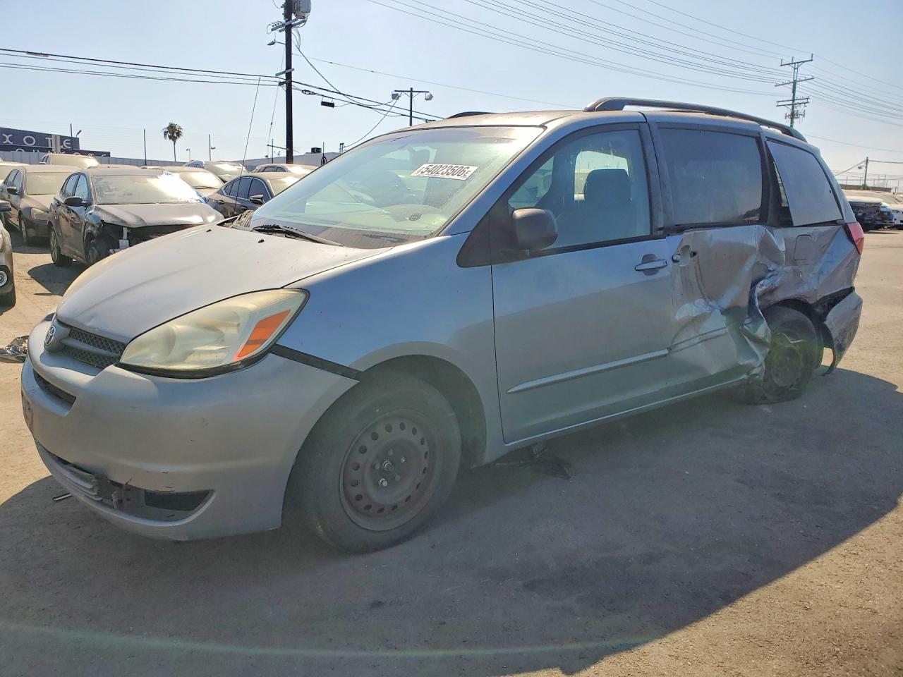Salvage Toyota Sienna Image