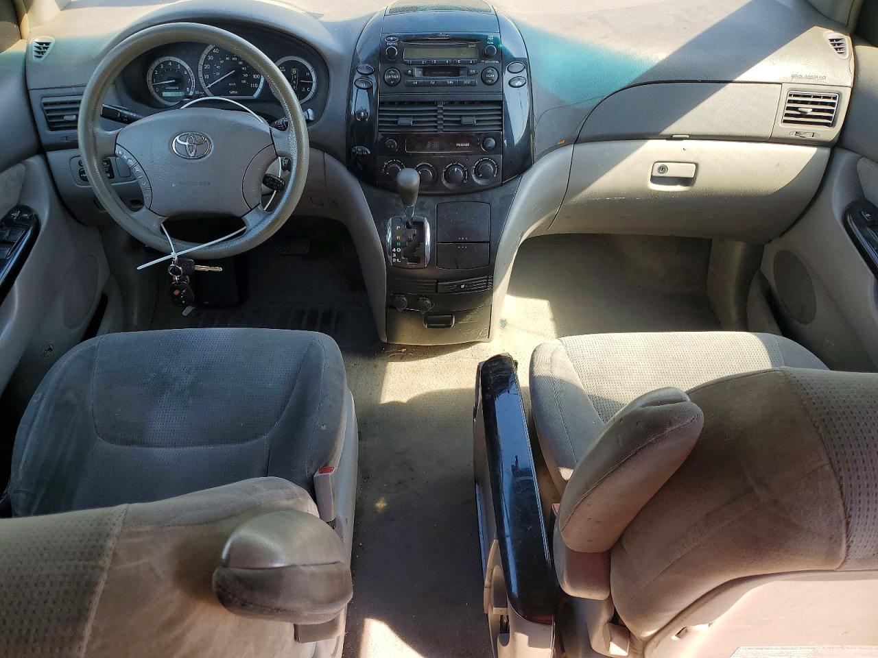 Toyota Sienna Le 7 Passenger