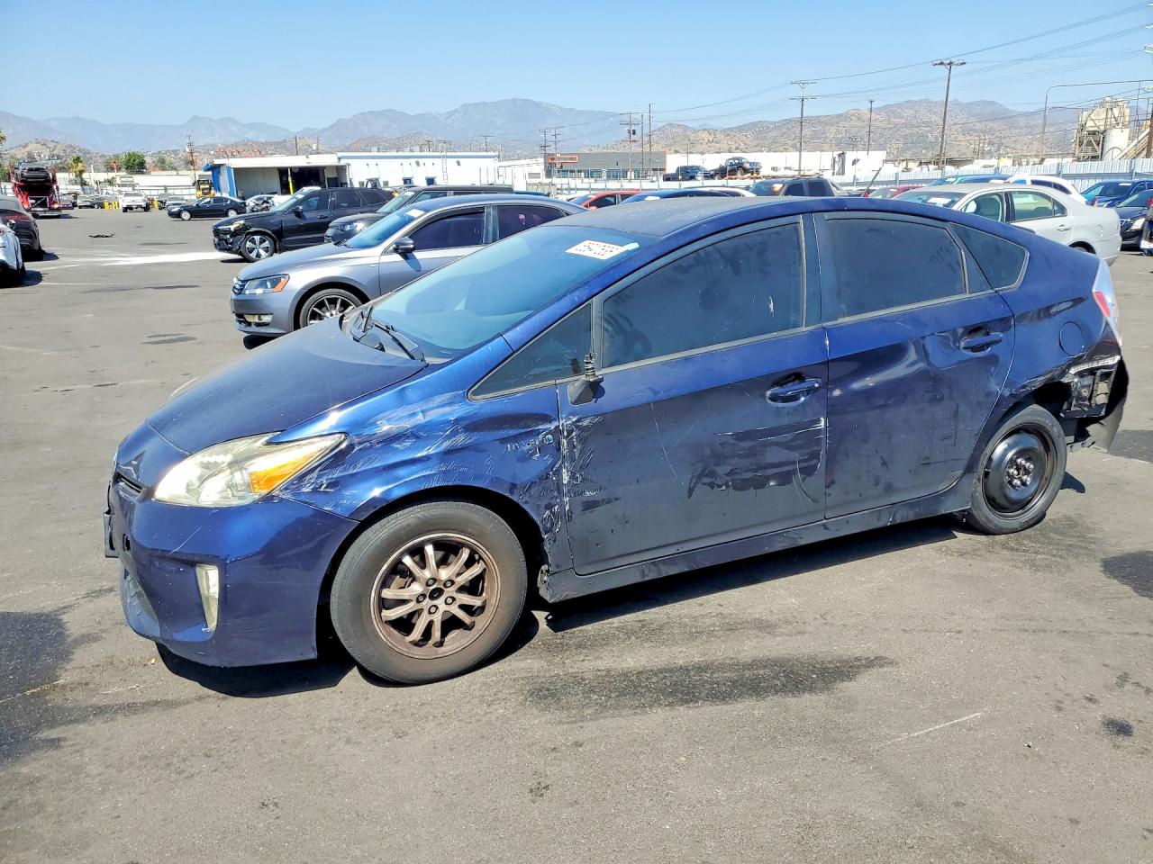 Salvage Toyota Prius Image