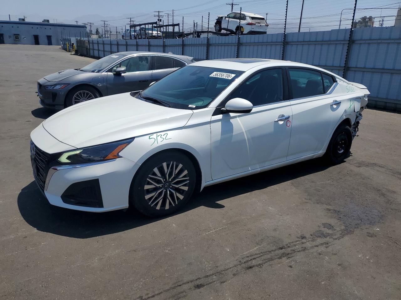 Salvage Nissan Altima Image