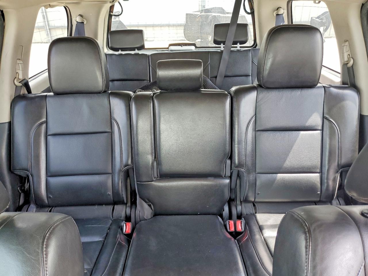 Nissan Armada Sv