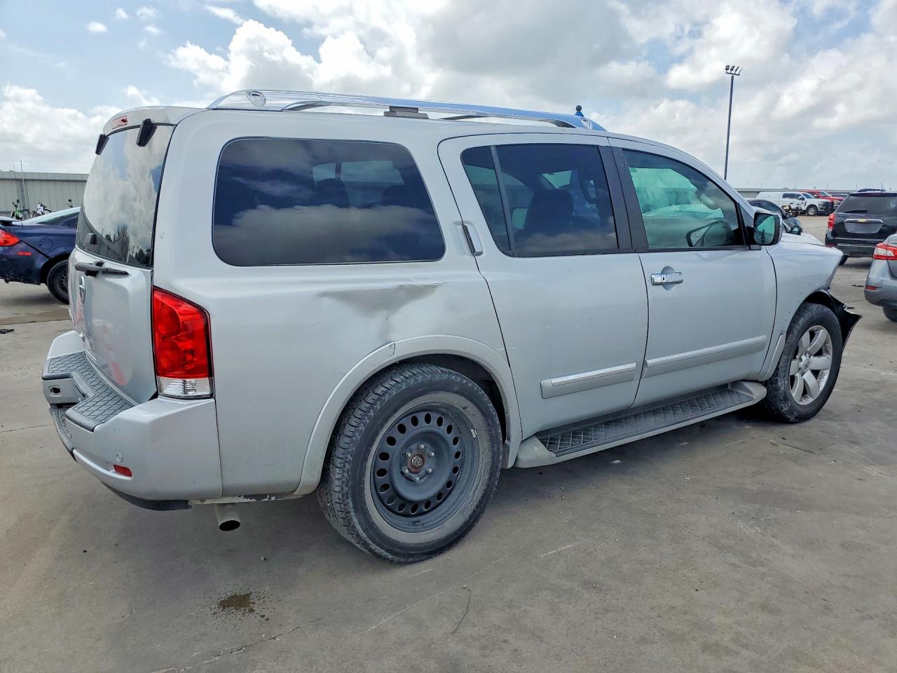 Nissan Armada Sv