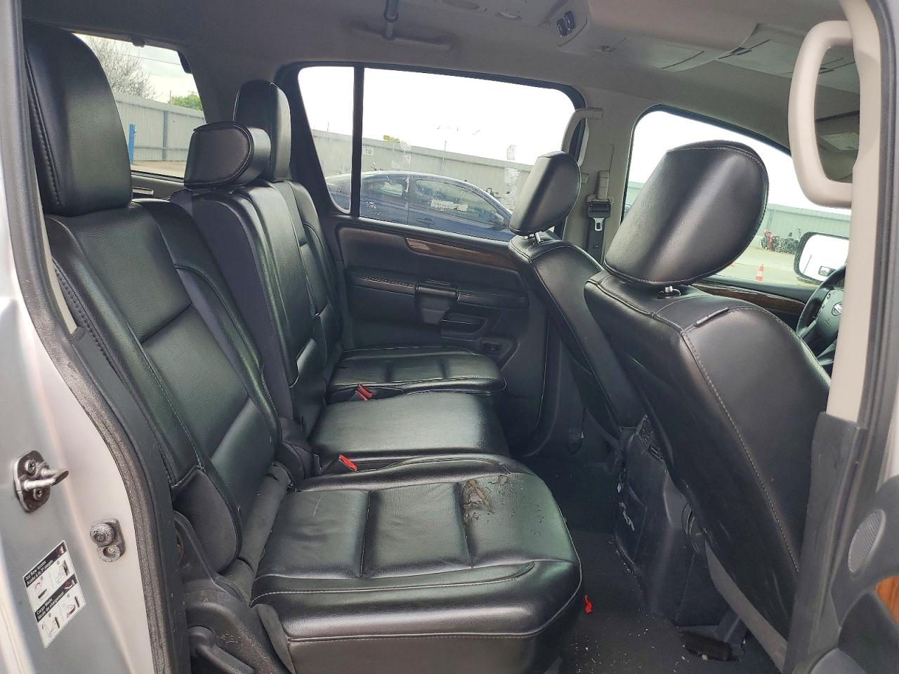 Nissan Armada Sv