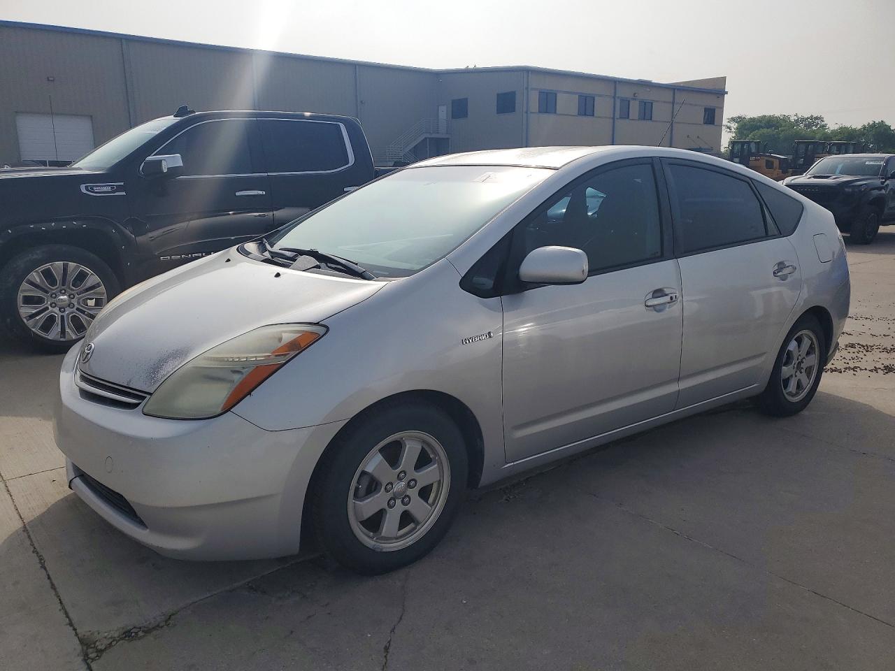 Salvage Toyota Prius Image