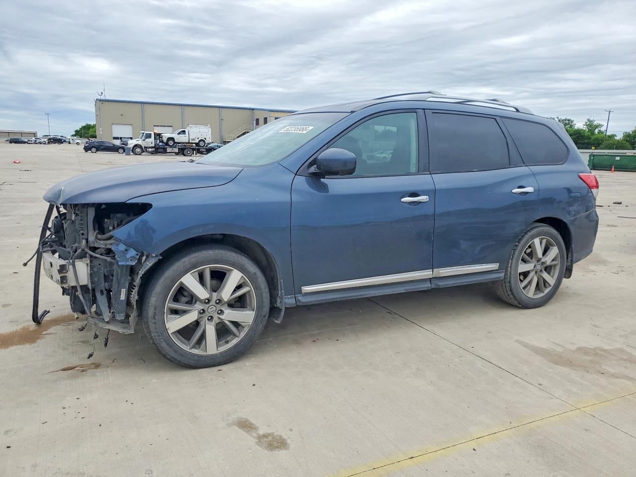 Salvage Nissan Pathfinder Image