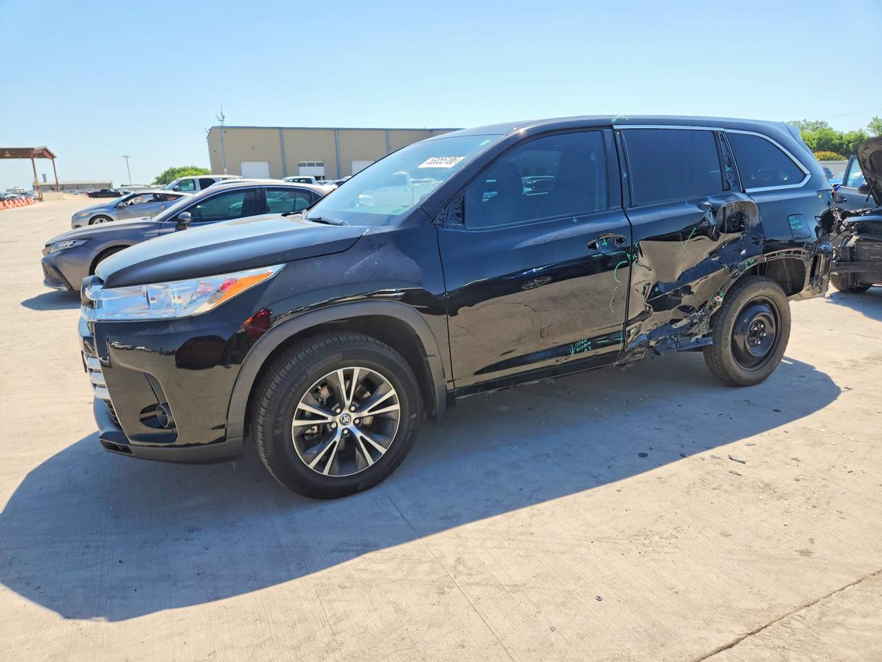 Salvage Toyota Highlander Image